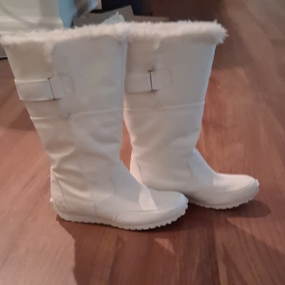Women's White Fur-Lined Boots